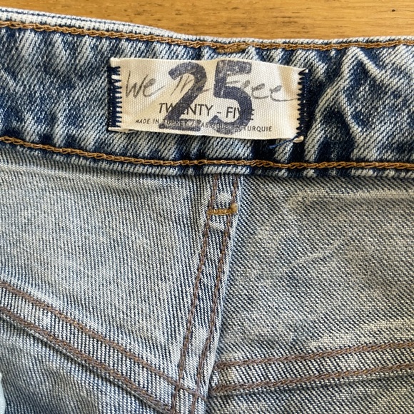 Free People X We The Free Zuri Mom Jean in Lived in Blue - Picture 4 of 5